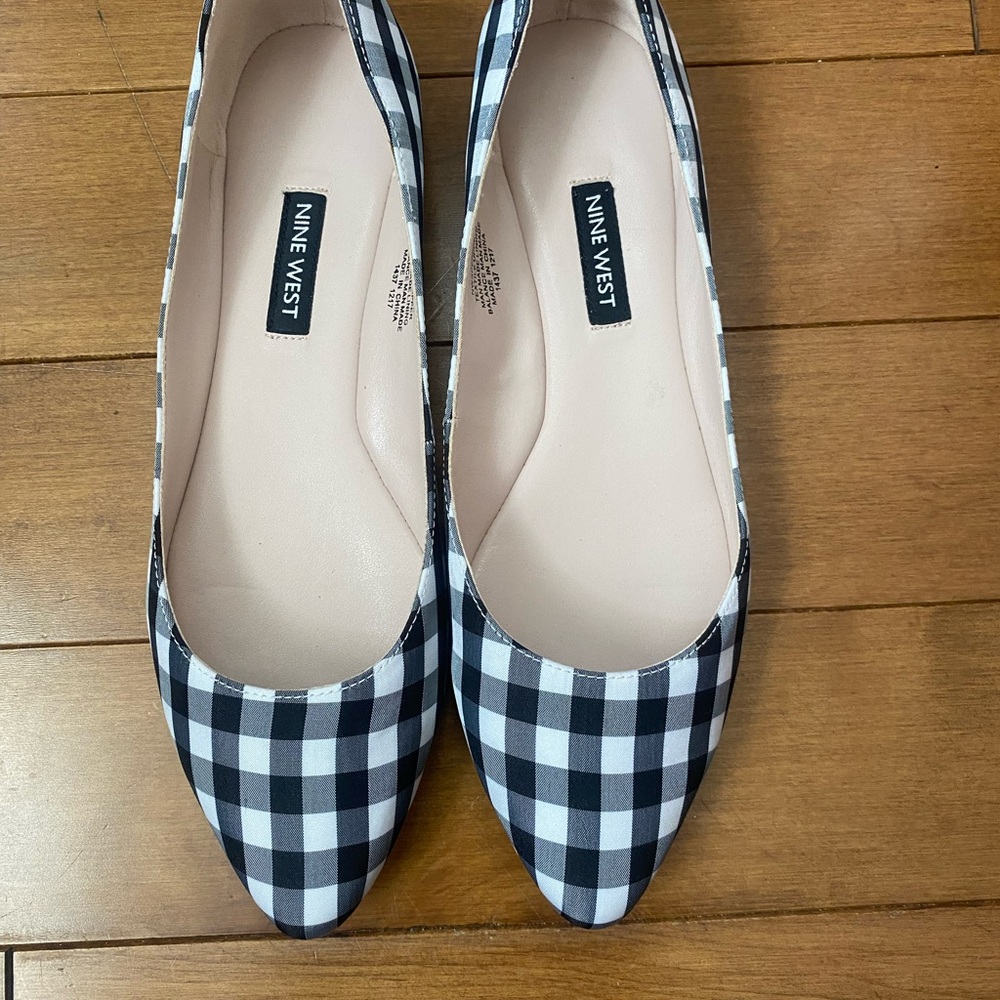 NINE WEST pointy toed ballerina flats